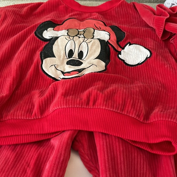 Preowned/final sale two piece set by Disney - Picture 2 of 3